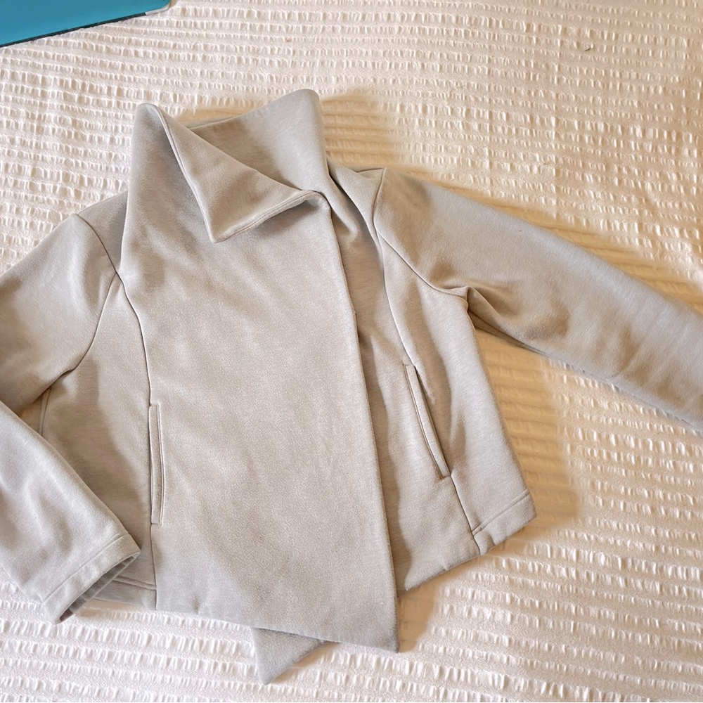 Lucy Activewear Snap Closure Lux Fleece Wrap - Light Grey-Has Pockets,Flattering